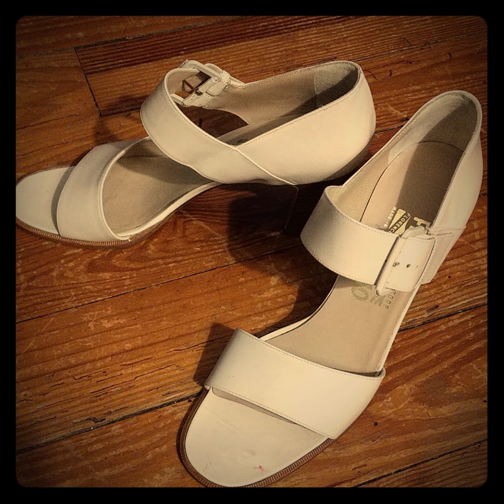 Ferragamo vintage pumps